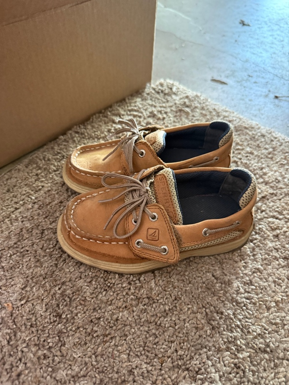 Kids Tan Boat Shoes - Comfort Lace-Up unisex size 10